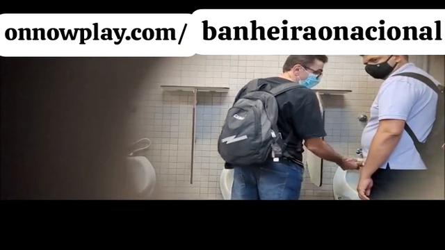Putos no banheirão 