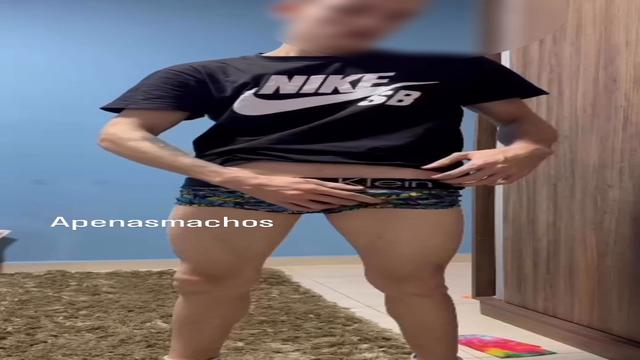 Magrinho, branquinho e pirocudo