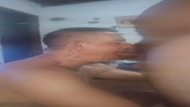 Macho peão de obra, me chamou pra lhe servir no seu ...