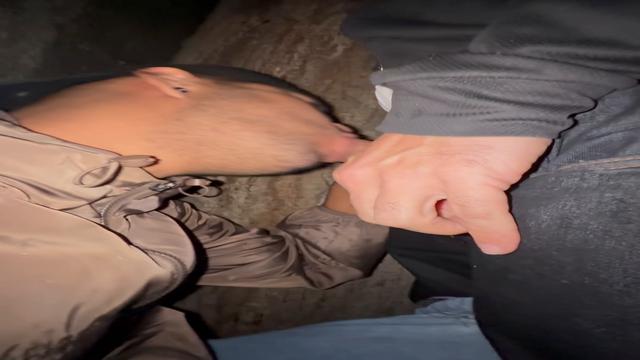 Putao casado saiu do trampo cheio de tesão e me colo...