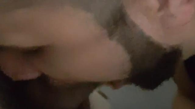 Mamando o pauzudo na balada