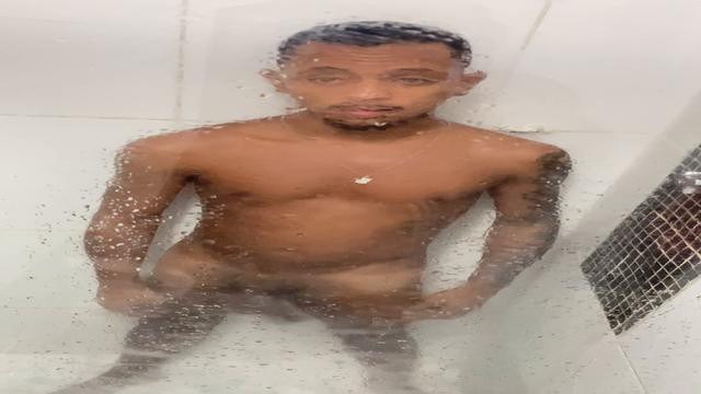 Me filmaram no banho peladão 