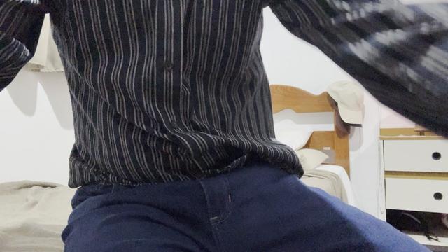 Cheguei do trabalho de camisa e calça jeans, tirei t...