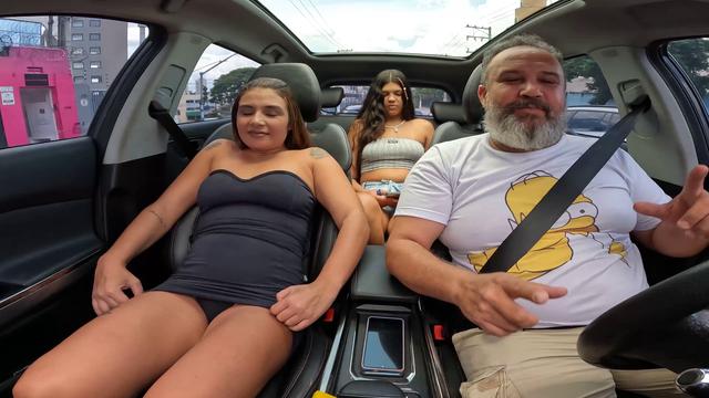 Estreante entra na carona fica pelada e resolve fazer um filme pornô
