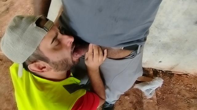 Pedreiro gostoso me fudeu sem dó (parte 2)
