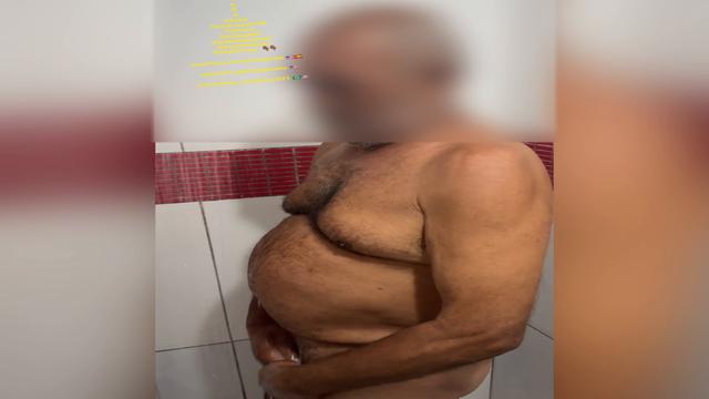 Mais um ataque de bar que rendeu um vovô gostoso