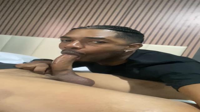 Motoboy voltou pra me botar pra mamar de novo 