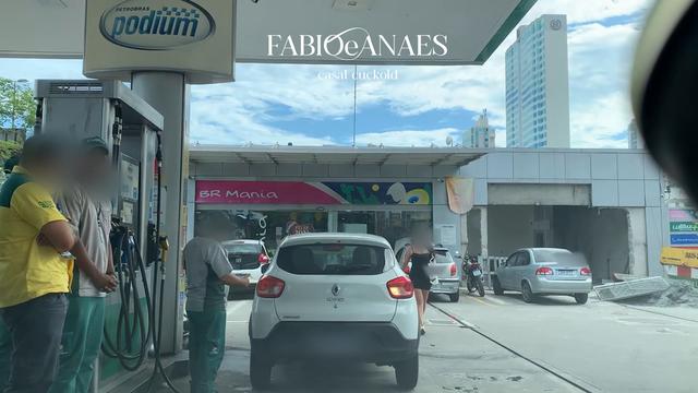 Corninho filmando o passeio da hotwife no posto