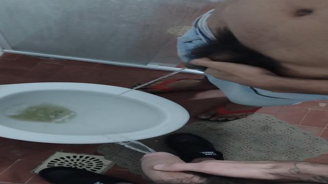 Mijando com o parceiro antes da brotheragem 