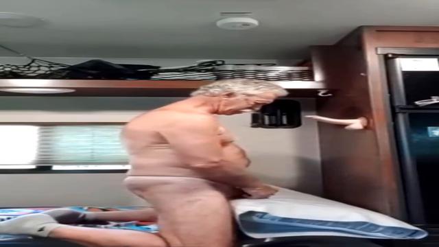 VOVÔ DANDO UMA MAMADA