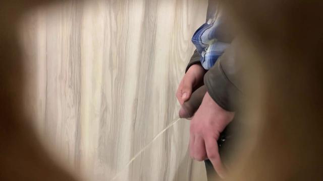 Espiando pelo buraquinho rs