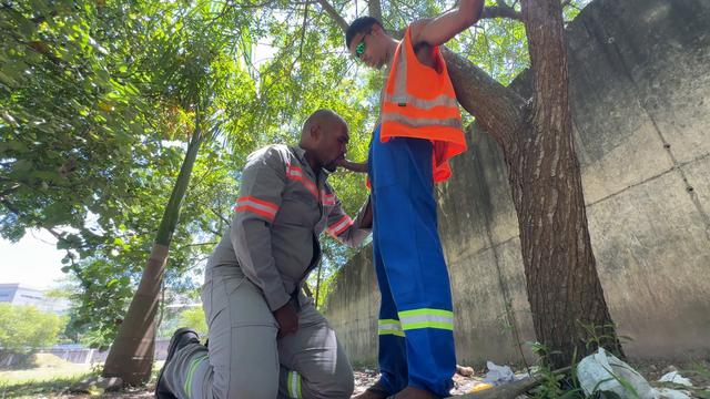 Chamei o peão pro conhecer o mato atrás da obra 