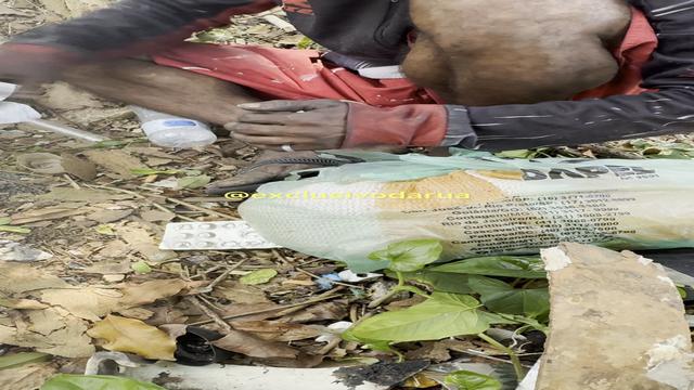 O puto de bobeira na rua deu o cu pra mim e gozou li...