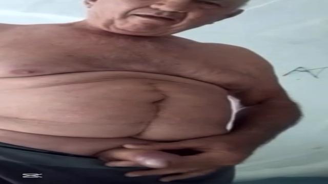 Mais do coroa surfista .. muito safado e ieneitk tudo 