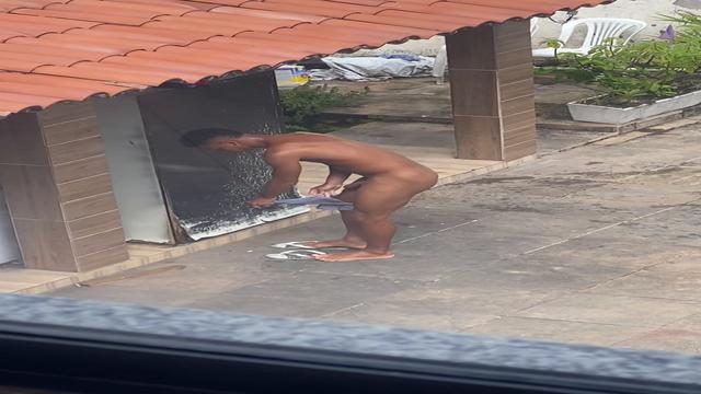 Flagra - NOVINHO E MARIDÃO LAVANDO A PICA