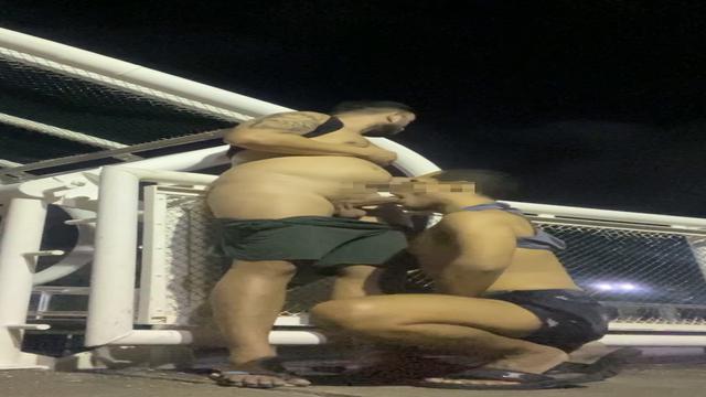 Comendo putinha na rua 