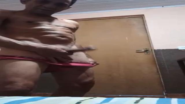 Vem de coroa motorista da excursão dessa vez em casa bem relaxado mostrando tudo daquele jeito 