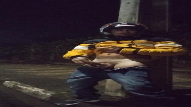 Aquela gozada na avenida aquela mijada da hora 