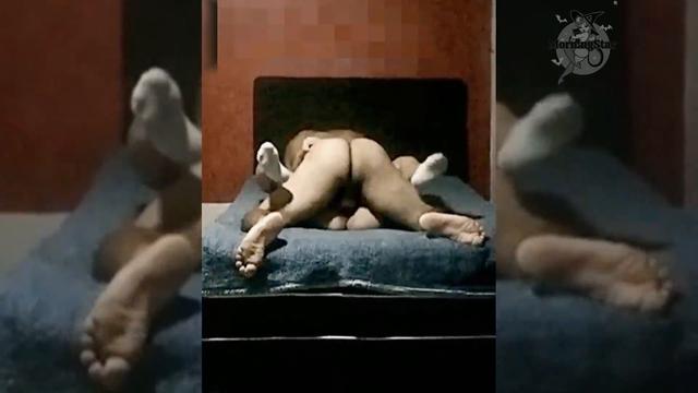 DE FRANGUINHO COM PAUZUDO , CUTUCANDO O FUNDO DELA