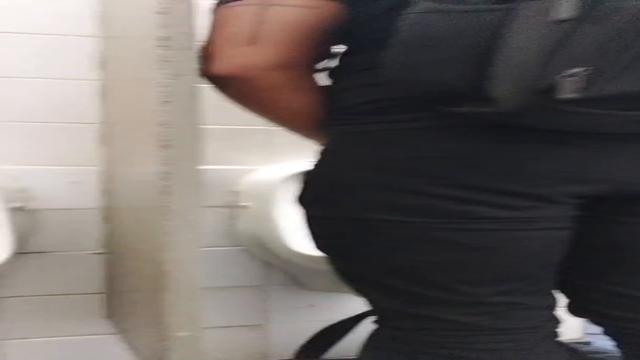 Aprendiz representou e deu de mamar pro guloso