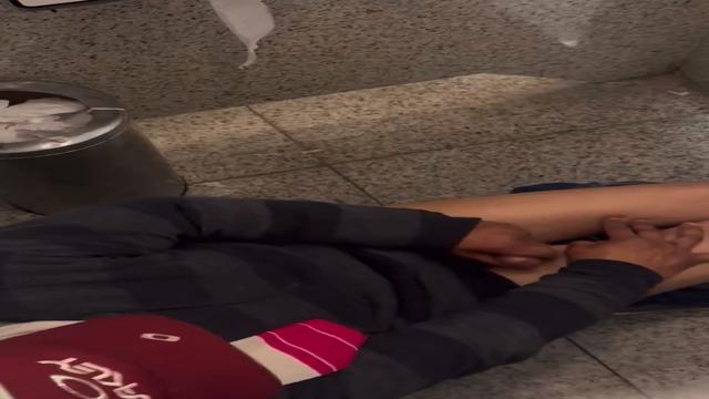 Enviado por seguidor - Aliviando no banheiro 5