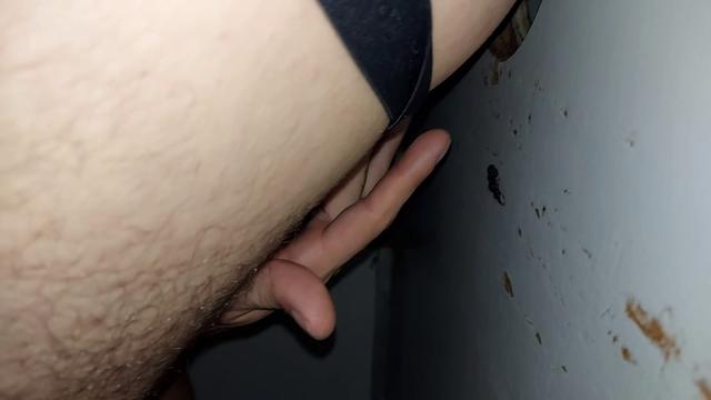 149 - porra no glory hole do rj