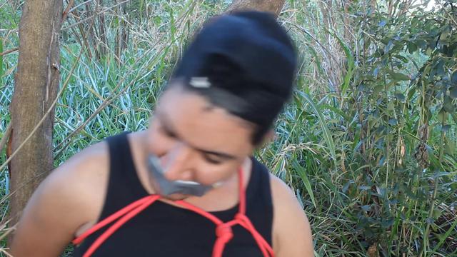 GAROTÃO AMARRADO NO MATO (SET 3)