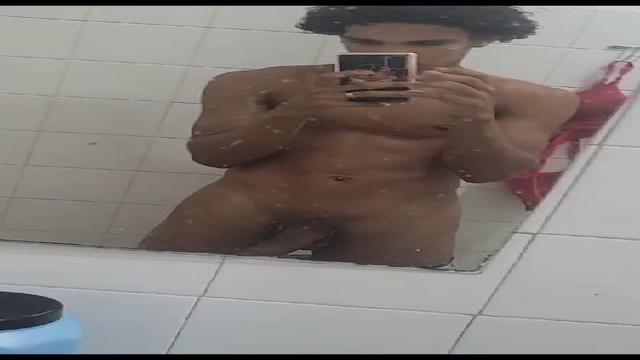 Novinho de 18 anos pika grossa 