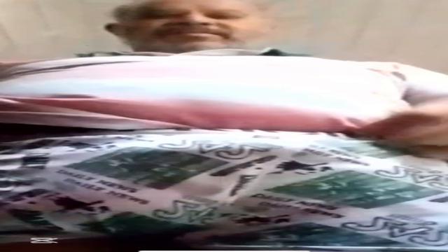 Maduro 59 anos inédito aposentado barba branca gozan...