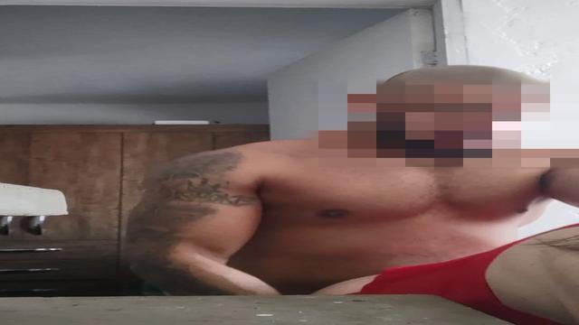 Socando no pelo do lado da escada