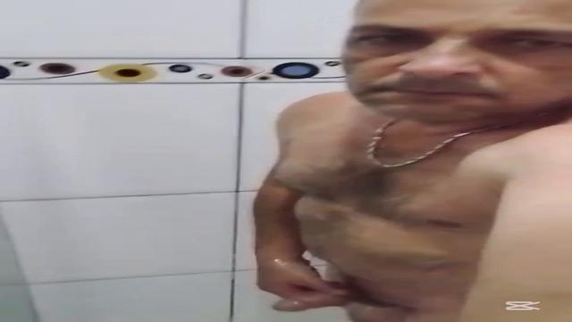 Mecânico inédito Primeira vez dele aqui em breve leitinho quente dele que macho lindo 52 anos 