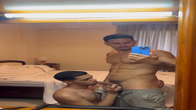 Mamando gostoso o Yuri 