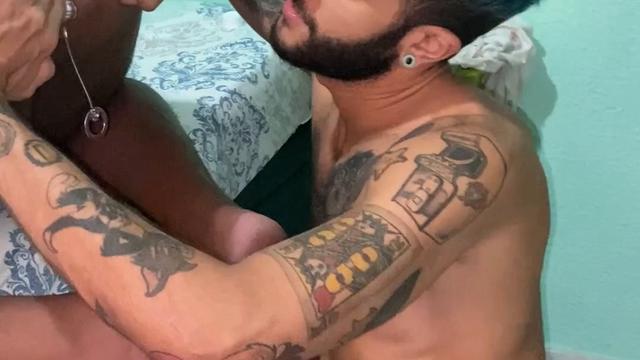 DESACOSTUMOU COM O PIROCÃO, SOFREU PRA AGUENTAR