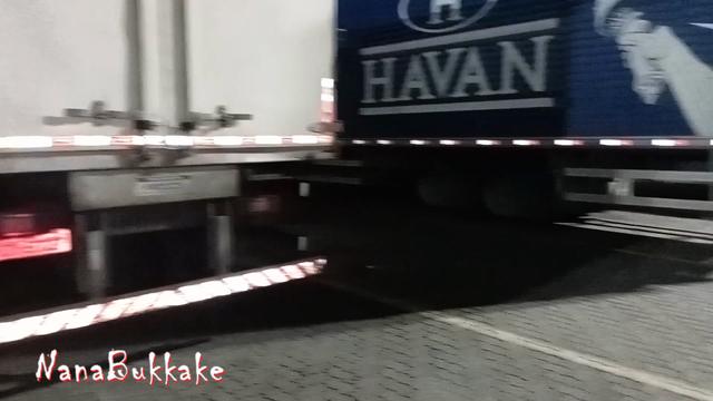 Trailer. Em um estacionamento de caminhões conheci três caminhoreiros e dei pra eles dentro da carroceria de um caminhão