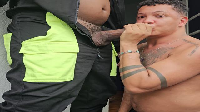 Casado parrudo dotado saiu do serviço só pra me da leite ???