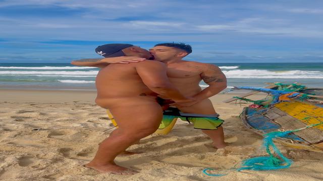 Surfista gostoso, soquei nele sem capa uma delícia 