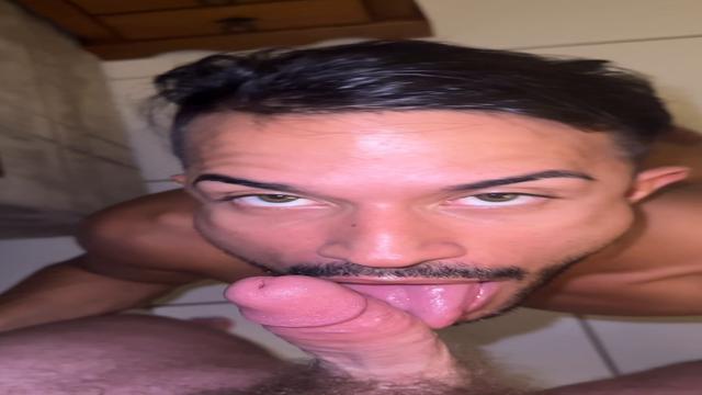 Dando minha bunda para um macho urso bem gostoso ?