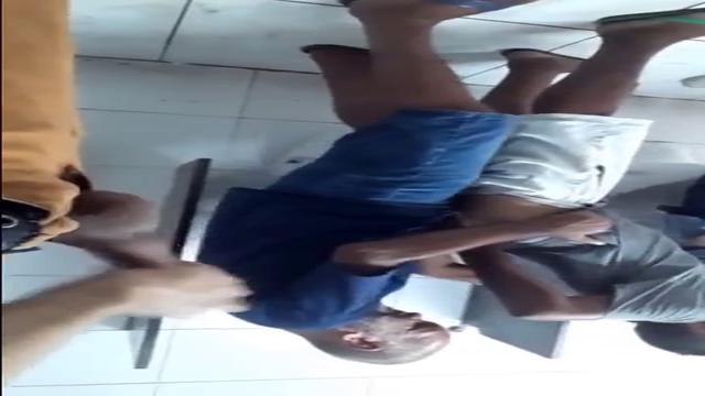 Novinho mamando o Coroa e depois sendo enrabado dent...