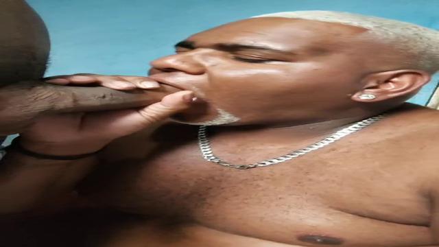 Enquanto isso no cativeiro dos mavambos tá o Erick m...