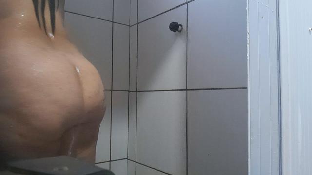 Quer toma um banho com a miia ?