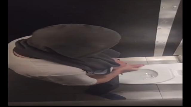 Dotado batendo uma até gozar 