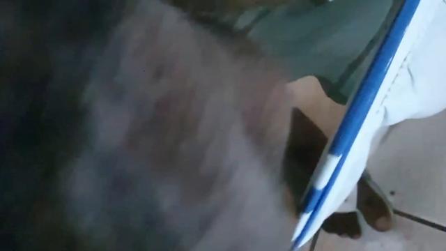 Aparando os pentelhos do meu amigão