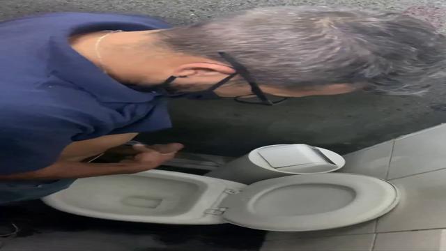 Flagrando um safado na punheta
