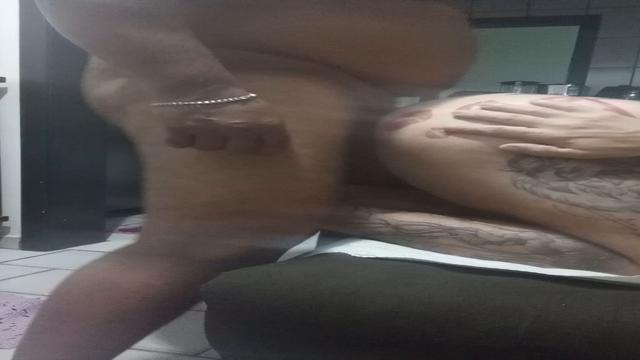 Macho casado parrudo comedor de viado, veio dar aque...