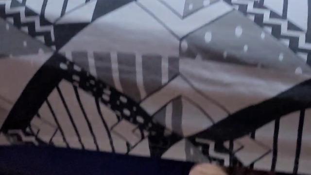 Leiteiro entregando leite para você