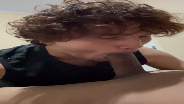 Chupando esse pau gostoso 