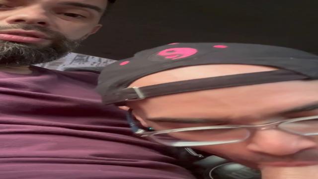 Trocando mamadas com o dotado no carro. (Parte 1)