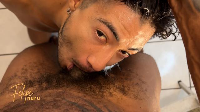 Boy latino veio ao Rio de Janeiro e ganhou uma massa...