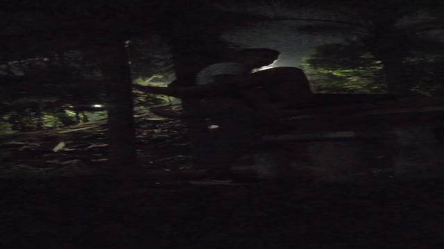 Fudendo o casado na mesa da praça ??