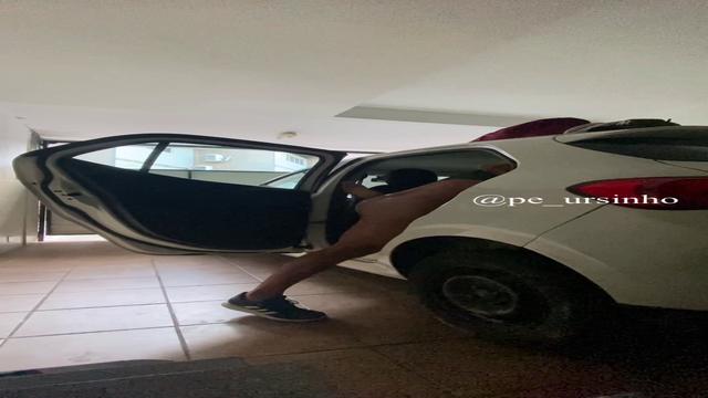 Na garagem